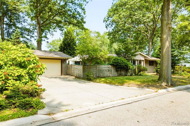 3209 Mount Vernon Road, Port Huron, MI 48060