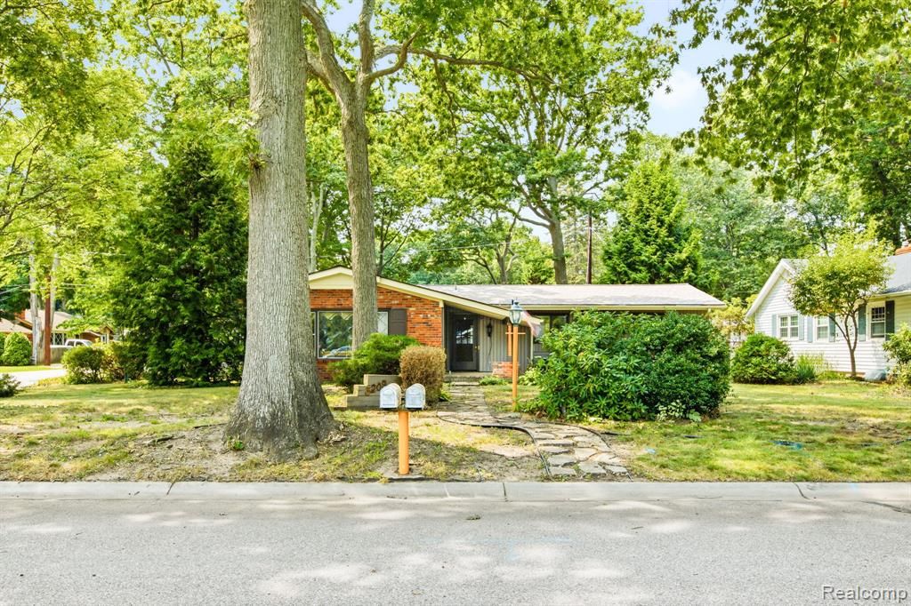 3209 Mount Vernon Road, Port Huron, MI 48060