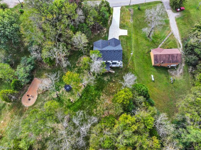 1289 Southside Rd, Southside, TN 37171