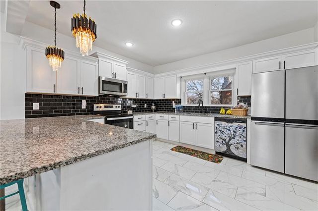 1932 Praun Lane, Kansas City, KS 66102