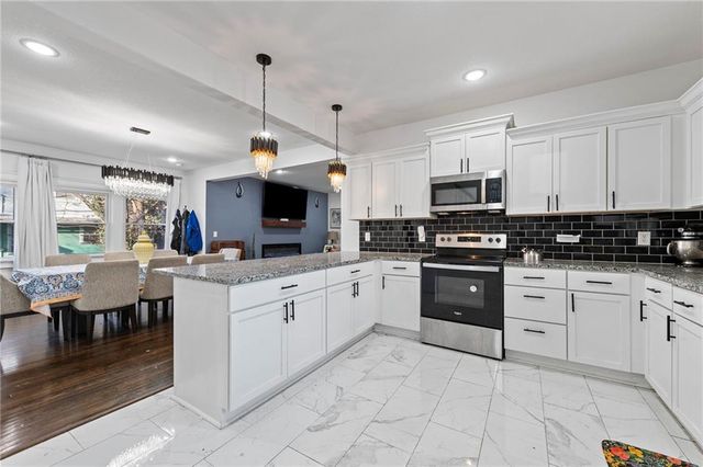 1932 Praun Lane, Kansas City, KS 66102