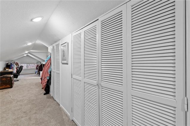 1932 Praun Lane, Kansas City, KS 66102