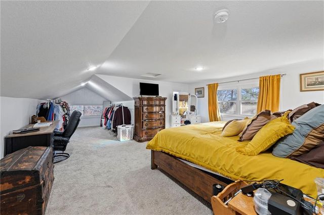 1932 Praun Lane, Kansas City, KS 66102