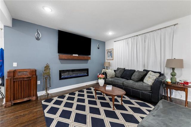 1932 Praun Lane, Kansas City, KS 66102