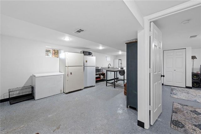 1932 Praun Lane, Kansas City, KS 66102