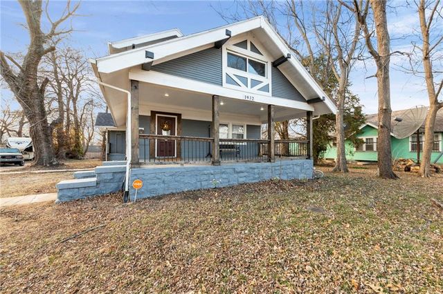 1932 Praun Lane, Kansas City, KS 66102