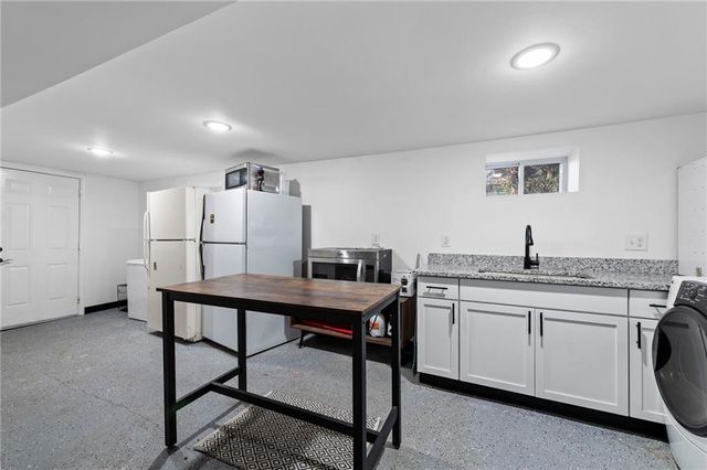 1932 Praun Lane, Kansas City, KS 66102