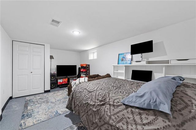 1932 Praun Lane, Kansas City, KS 66102