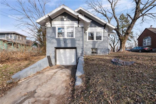 1932 Praun Lane, Kansas City, KS 66102