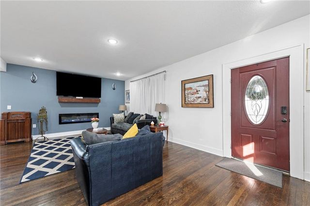 1932 Praun Lane, Kansas City, KS 66102