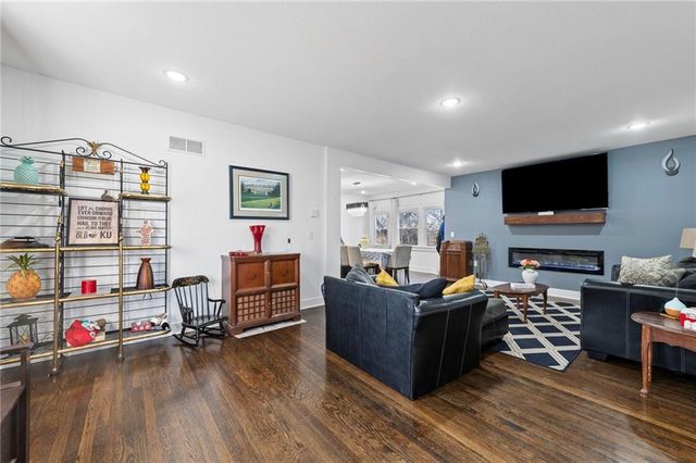 1932 Praun Lane, Kansas City, KS 66102