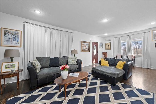 1932 Praun Lane, Kansas City, KS 66102