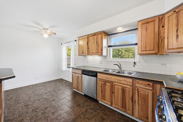 1050 APPLEWOOD Lane, Algonquin, IL 60102