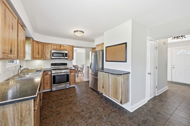 1050 APPLEWOOD Lane, Algonquin, IL 60102