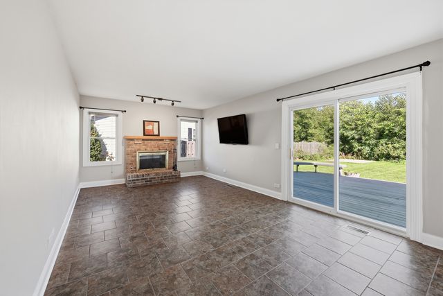 1050 APPLEWOOD Lane, Algonquin, IL 60102