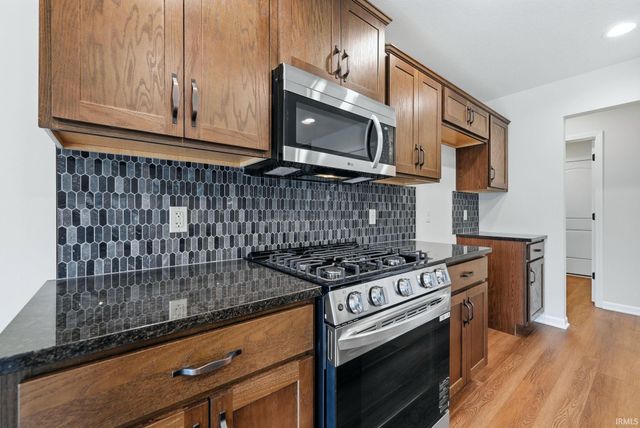 4388 Shadowood Lakes Trail, Fort Wayne, IN 46818