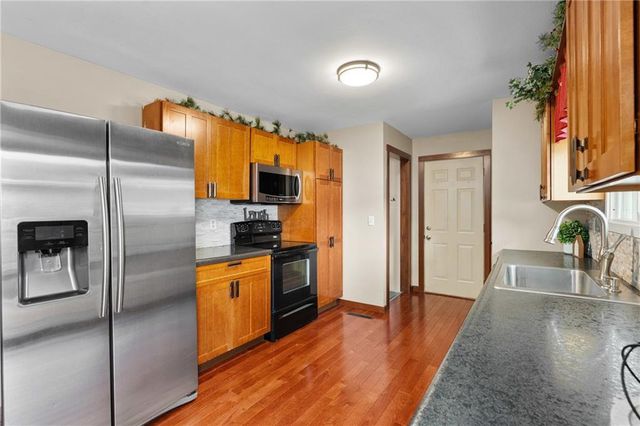 1516 Mitscher Avenue, Eau Claire, WI 54701