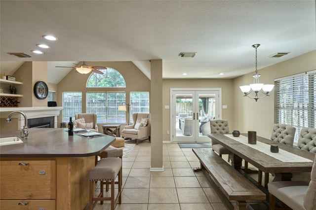 18 Glade Bank Place, The Woodlands, TX 77382