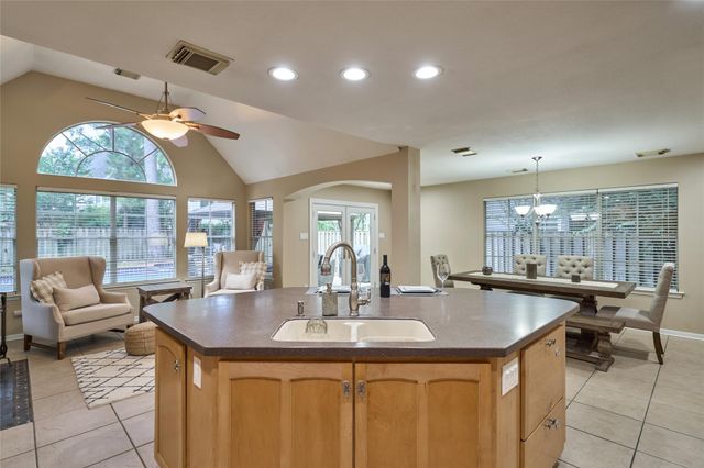 18 Glade Bank Place, The Woodlands, TX 77382