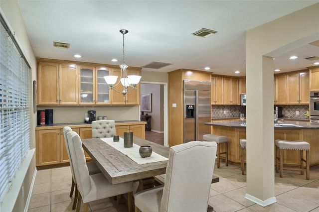18 Glade Bank Place, The Woodlands, TX 77382