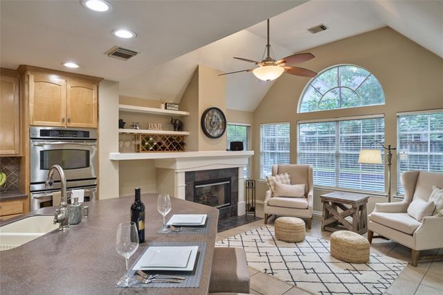18 Glade Bank Place, The Woodlands, TX 77382