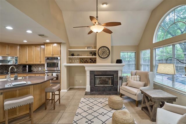 18 Glade Bank Place, The Woodlands, TX 77382