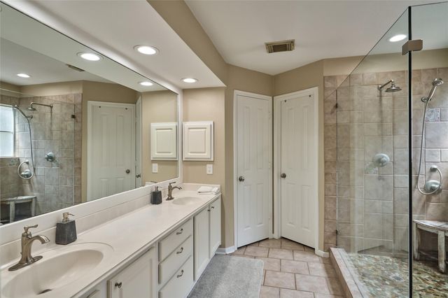 18 Glade Bank Place, The Woodlands, TX 77382