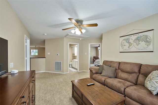 18 Glade Bank Place, The Woodlands, TX 77382