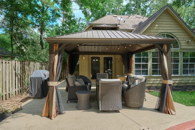 18 Glade Bank Place, The Woodlands, TX 77382