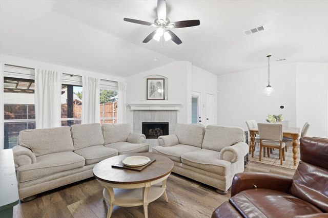 6509 Maple Drive, The Colony, TX 75056