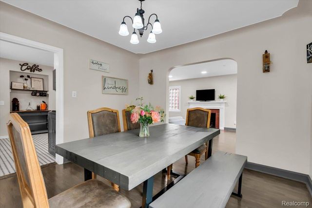 476 Touraine Road, Grosse Pointe Farms, MI 48236