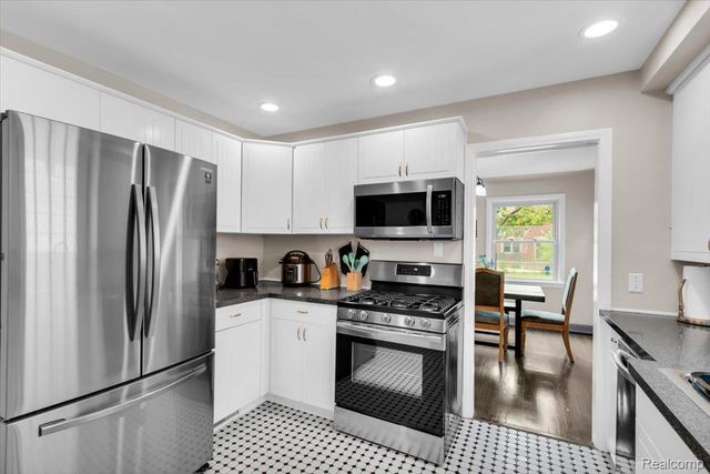 476 Touraine Road, Grosse Pointe Farms, MI 48236
