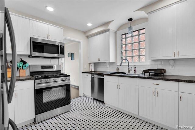 476 Touraine Road, Grosse Pointe Farms, MI 48236