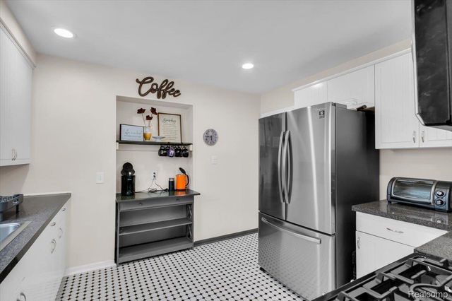 476 Touraine Road, Grosse Pointe Farms, MI 48236