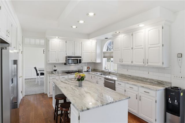 6 Shadow Creek, Penfield, NY 14526