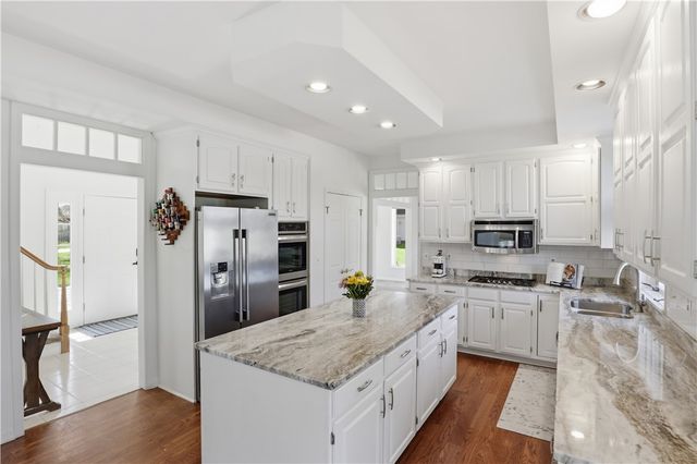 6 Shadow Creek, Penfield, NY 14526