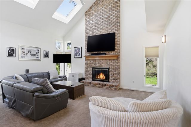 6 Shadow Creek, Penfield, NY 14526