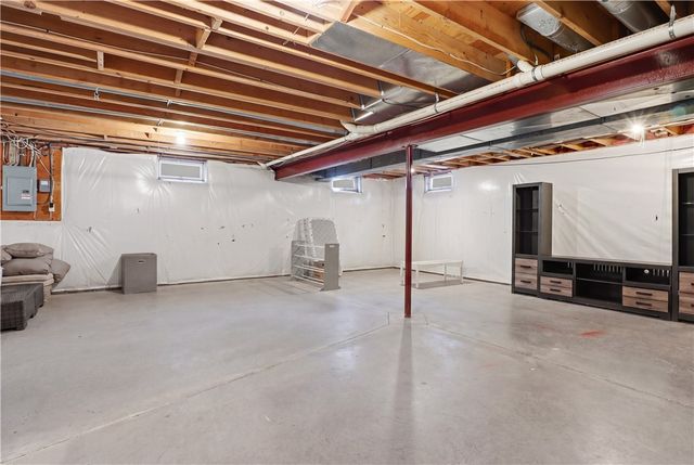 6 Shadow Creek, Penfield, NY 14526