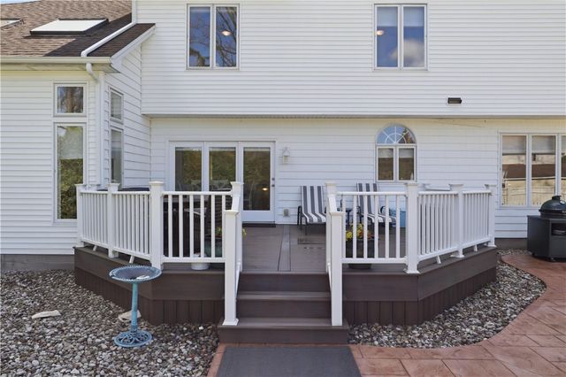 6 Shadow Creek, Penfield, NY 14526