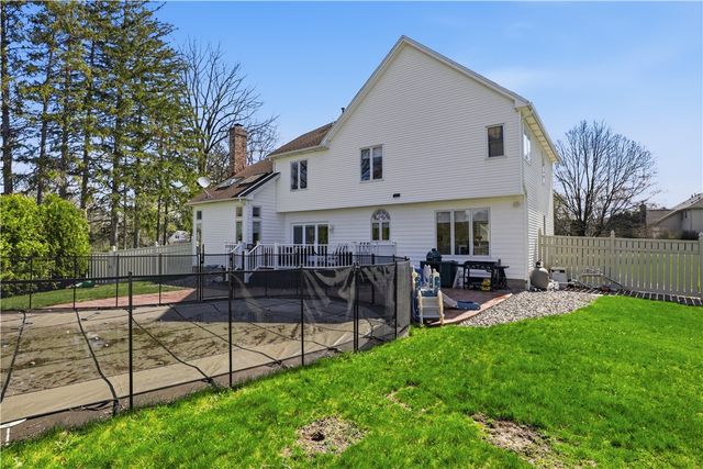 6 Shadow Creek, Penfield, NY 14526