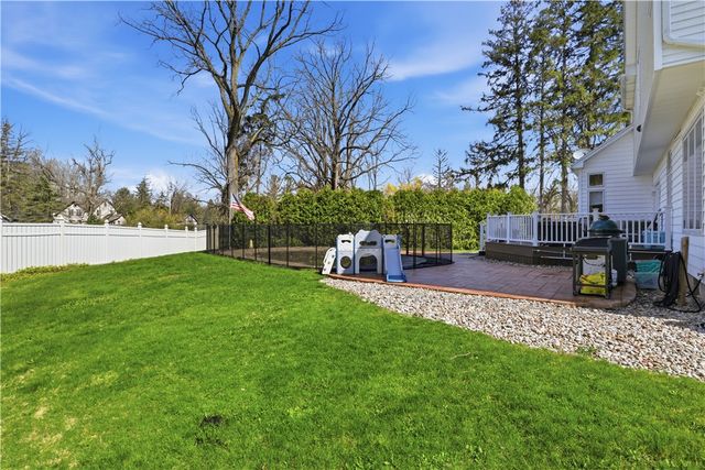 6 Shadow Creek, Penfield, NY 14526