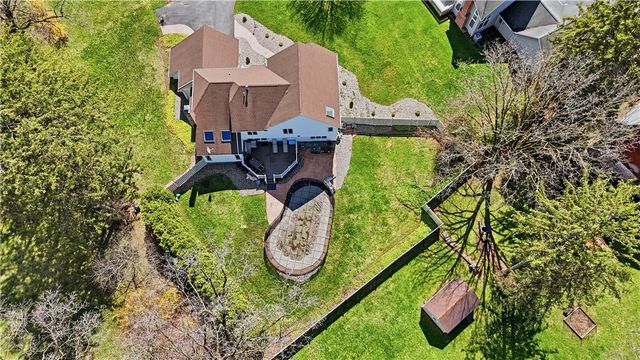 6 Shadow Creek, Penfield, NY 14526