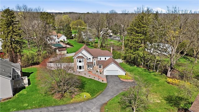 6 Shadow Creek, Penfield, NY 14526