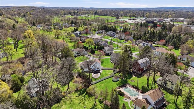 6 Shadow Creek, Penfield, NY 14526