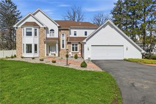 6 Shadow Creek, Penfield, NY 14526
