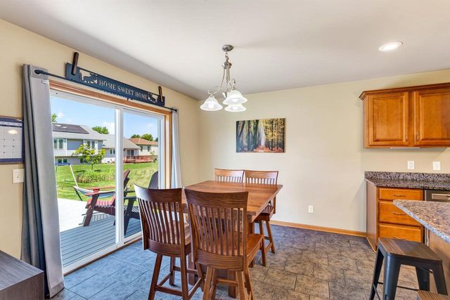 332 Sandridge Trail, Sun Prairie, WI 53590