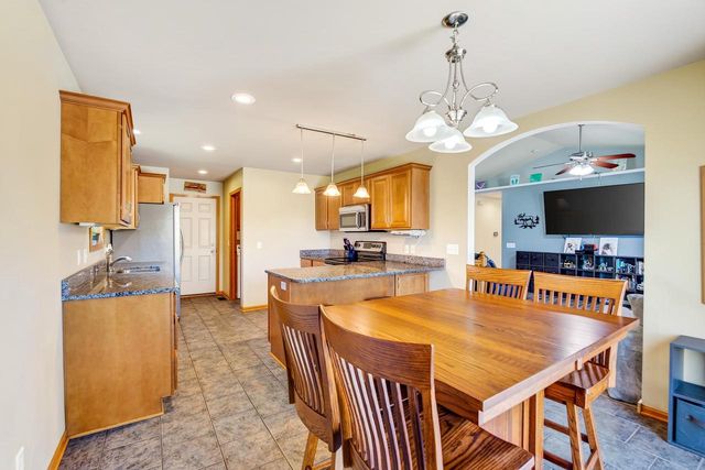 332 Sandridge Trail, Sun Prairie, WI 53590