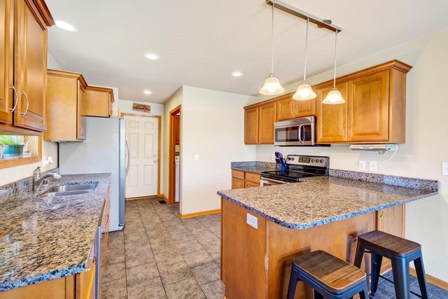 332 Sandridge Trail, Sun Prairie, WI 53590