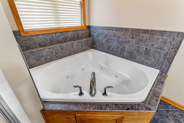 332 Sandridge Trail, Sun Prairie, WI 53590