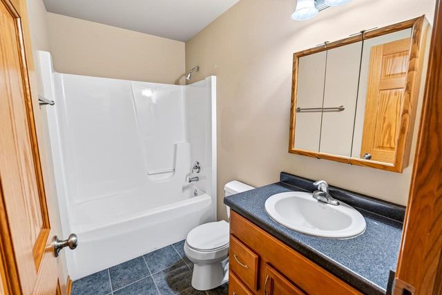 332 Sandridge Trail, Sun Prairie, WI 53590